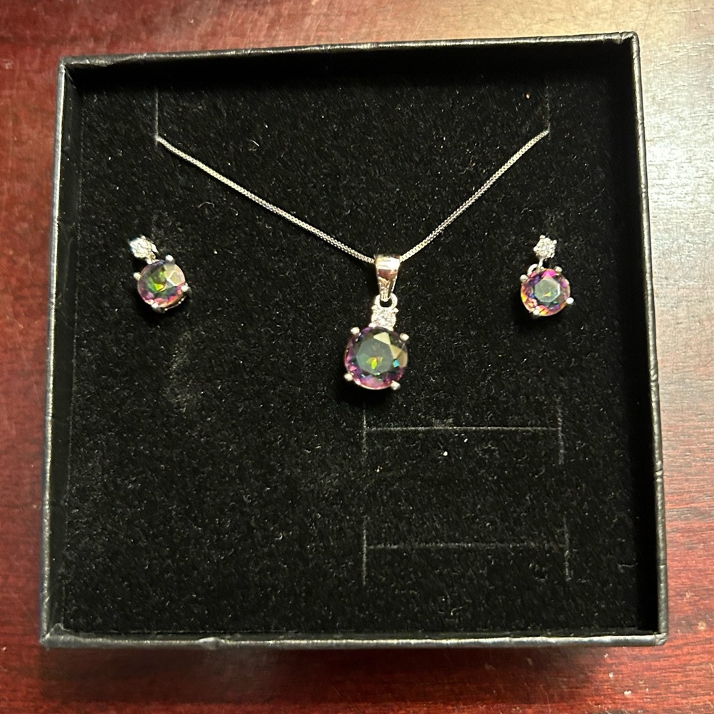 SZUL Sterling Silver Necklace Set in a mixture of purple/green stone.. NIB..